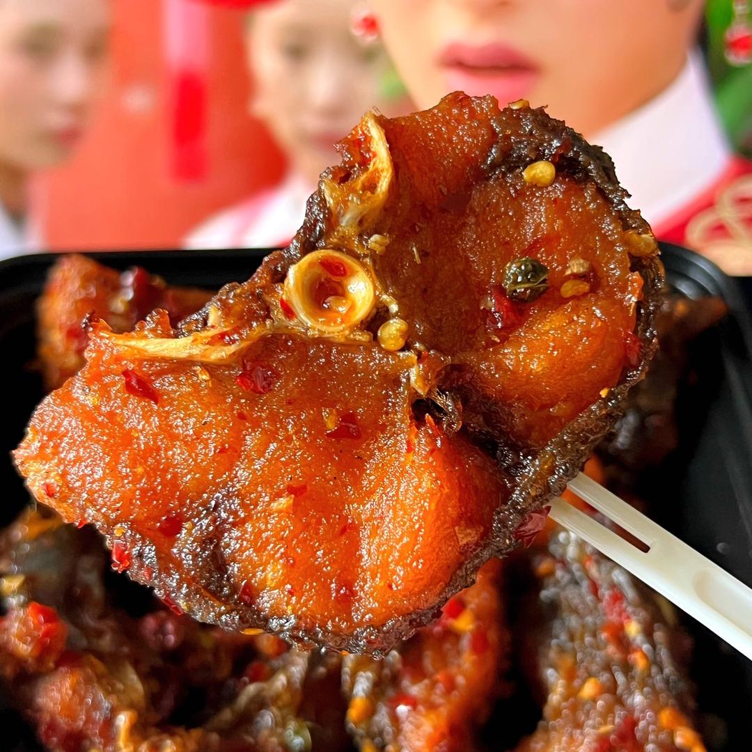 烹小渔鲜吃零食店