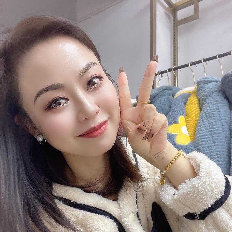 蔡小姐穿搭