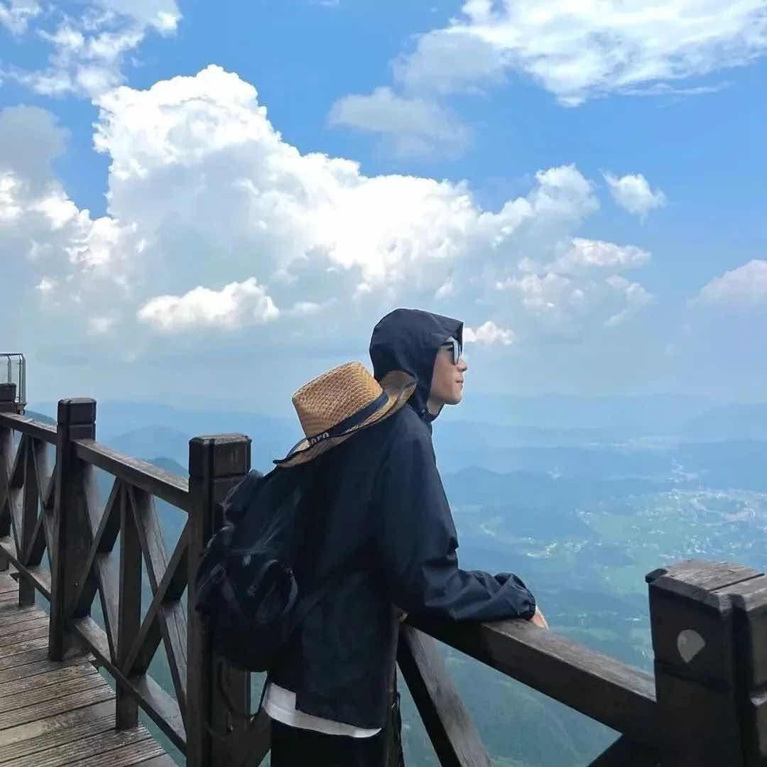 她嫌我穷给不了她幸福、