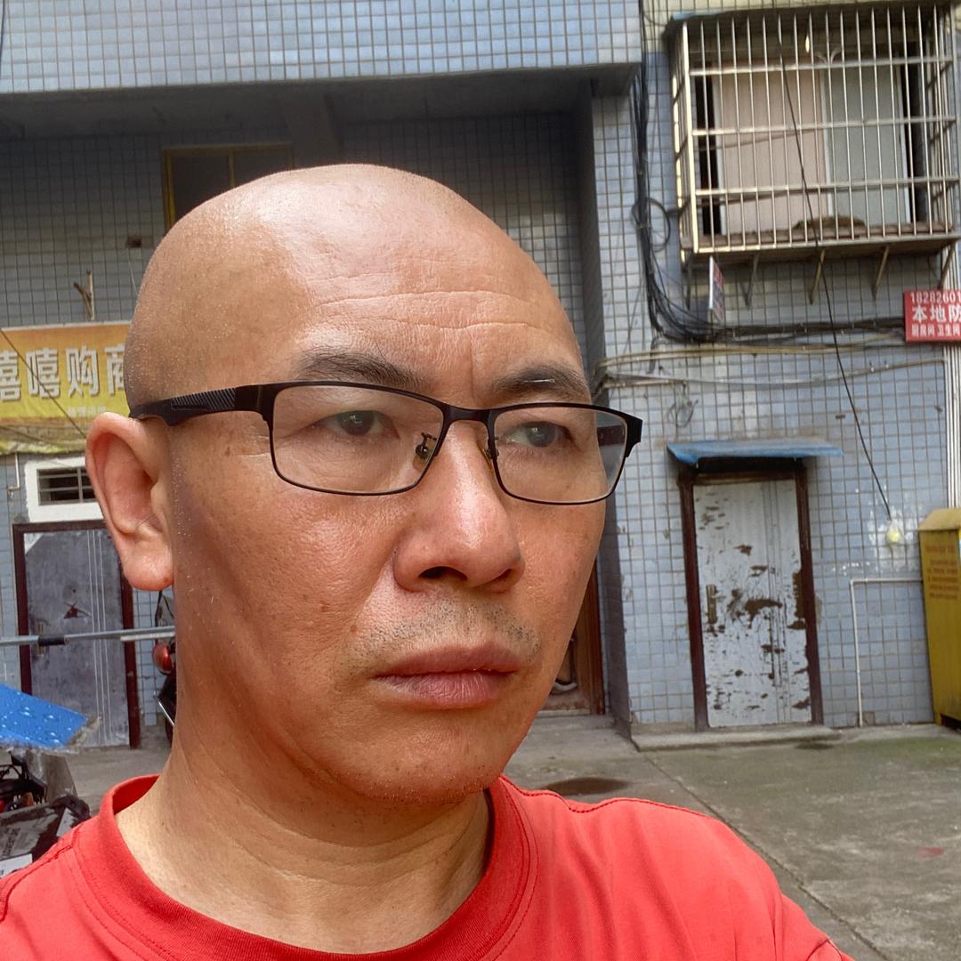 光頭老肖在前锋