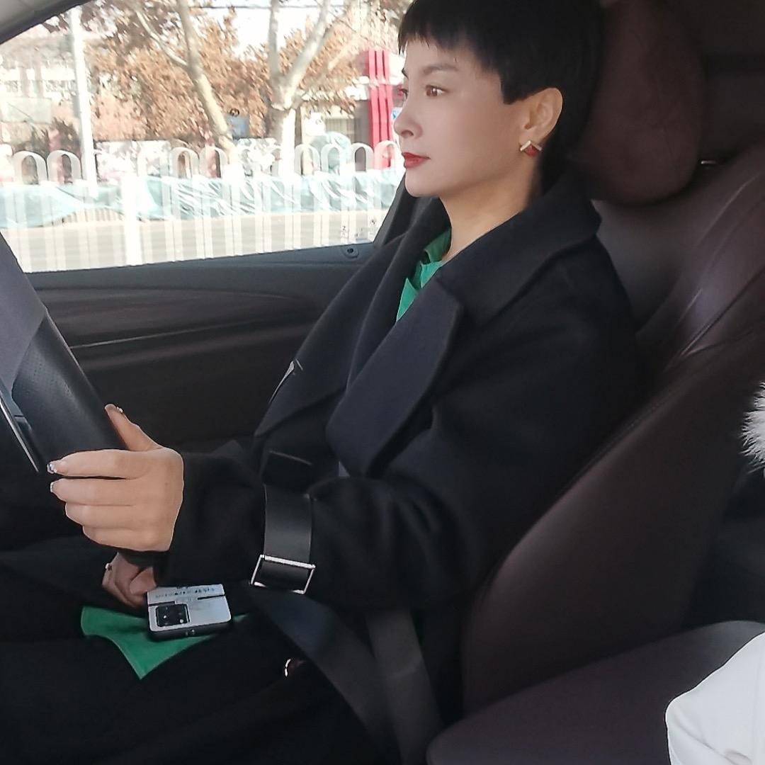 阿克苏艾玛时尚女装