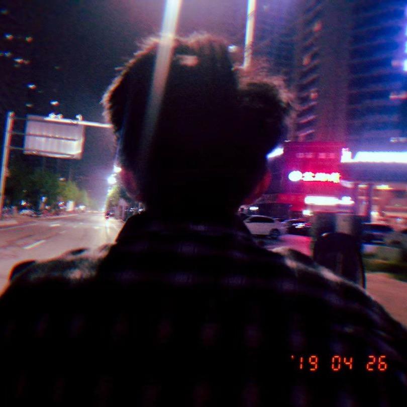 月亮月亮祢好远