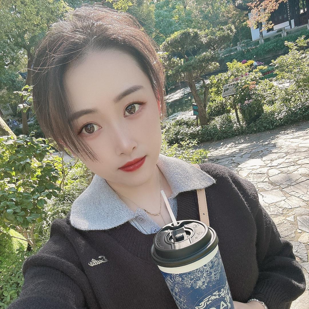 珠宝柜姐 雪丽