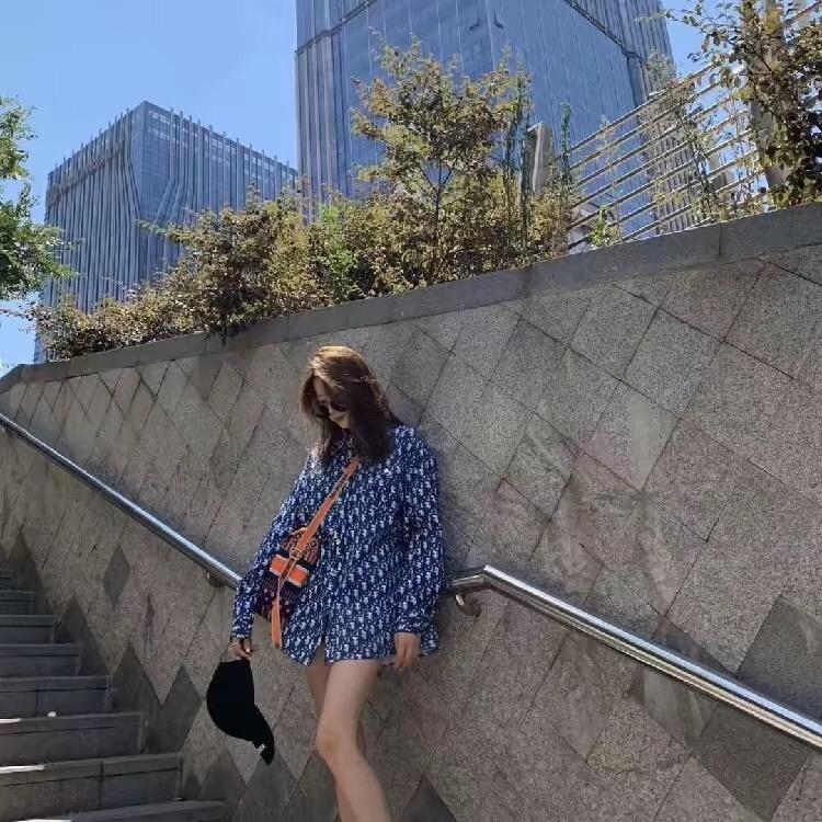 在小区卖花卷