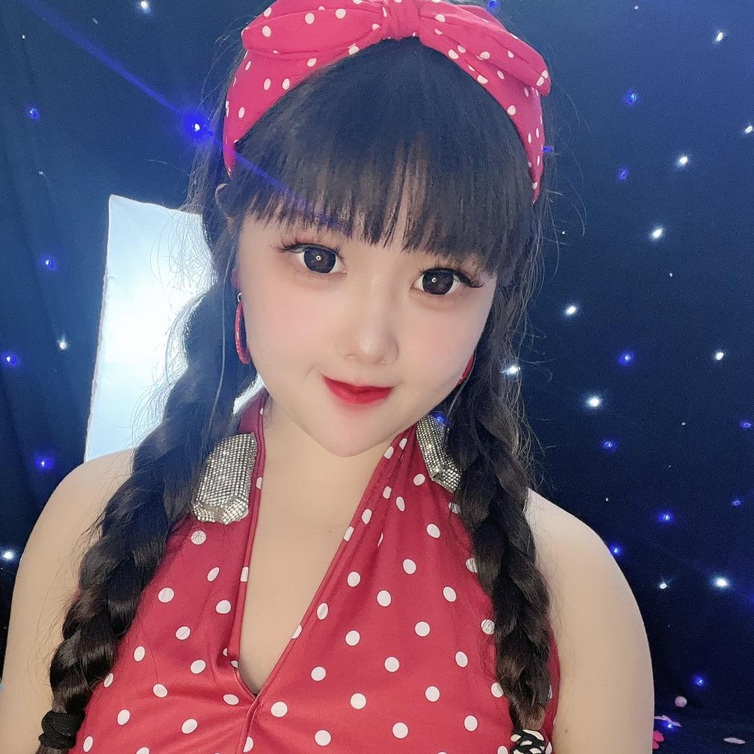 爱唱歌的小女孩