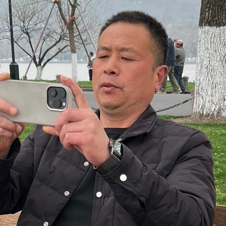 同村威威他爸