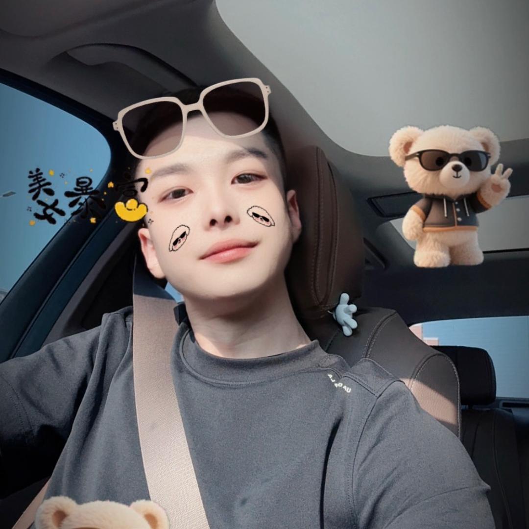 小裴的奔驰E🐽
