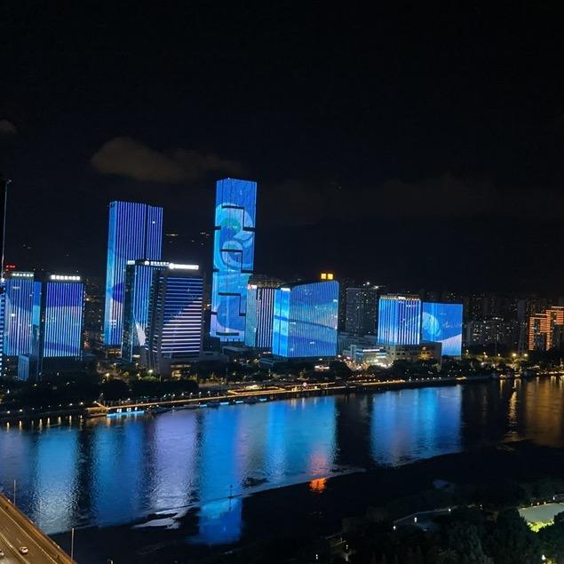黑夜里的一束光