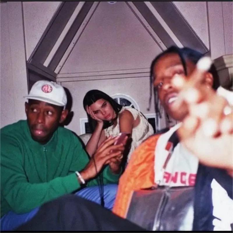 𝐖𝐄𝐈𝐒𝐄.