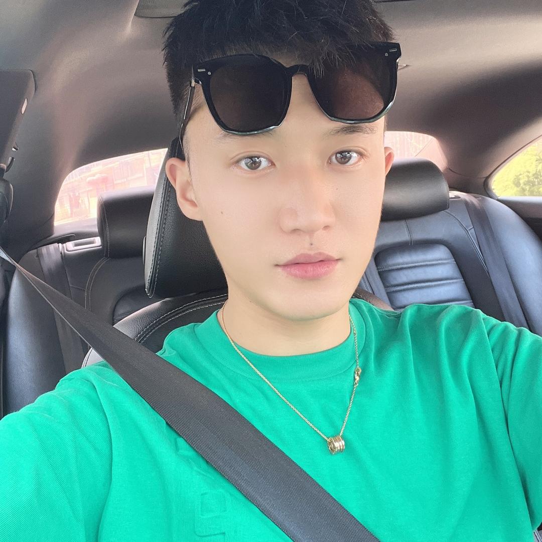 李柄潮