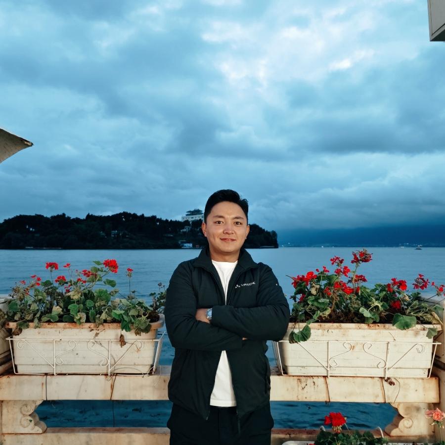 Mr - Luo
