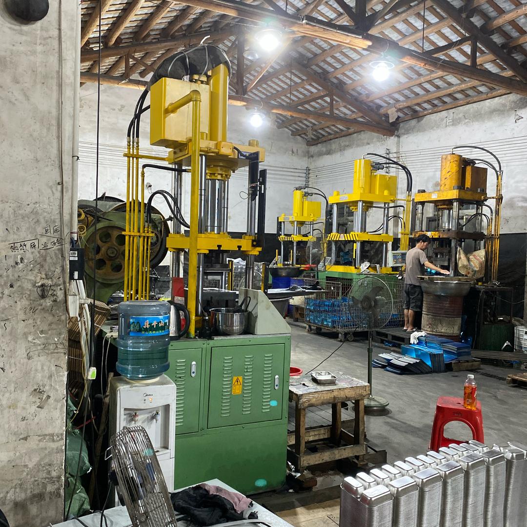 滋渡不锈钢厨具厂