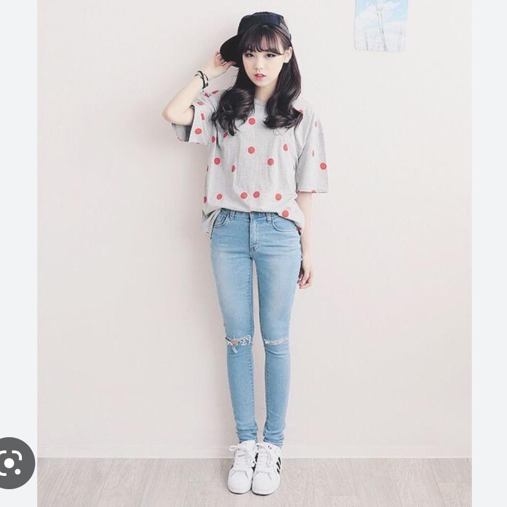 女生穿牛仔裤