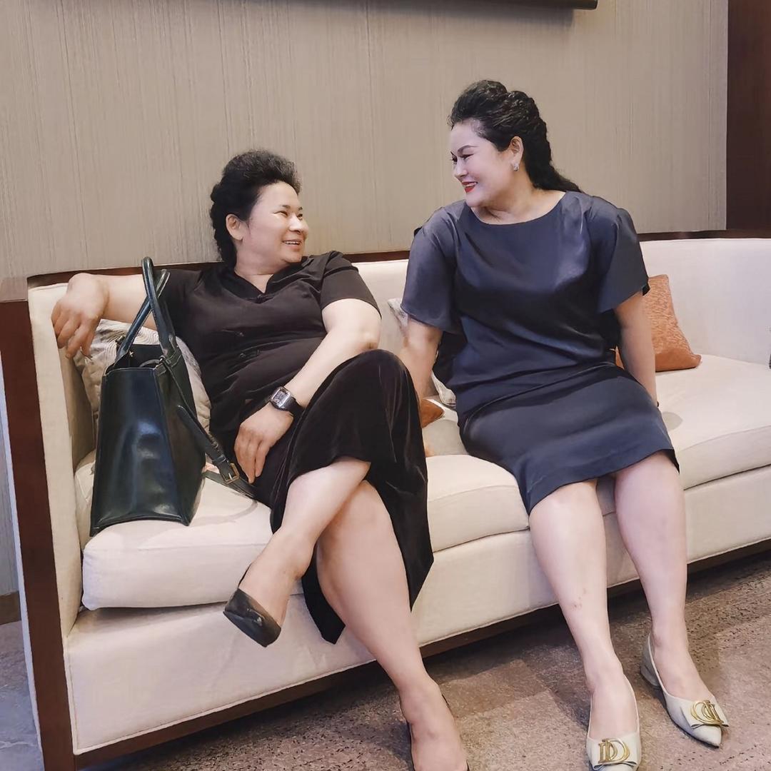 能家两姊妹
