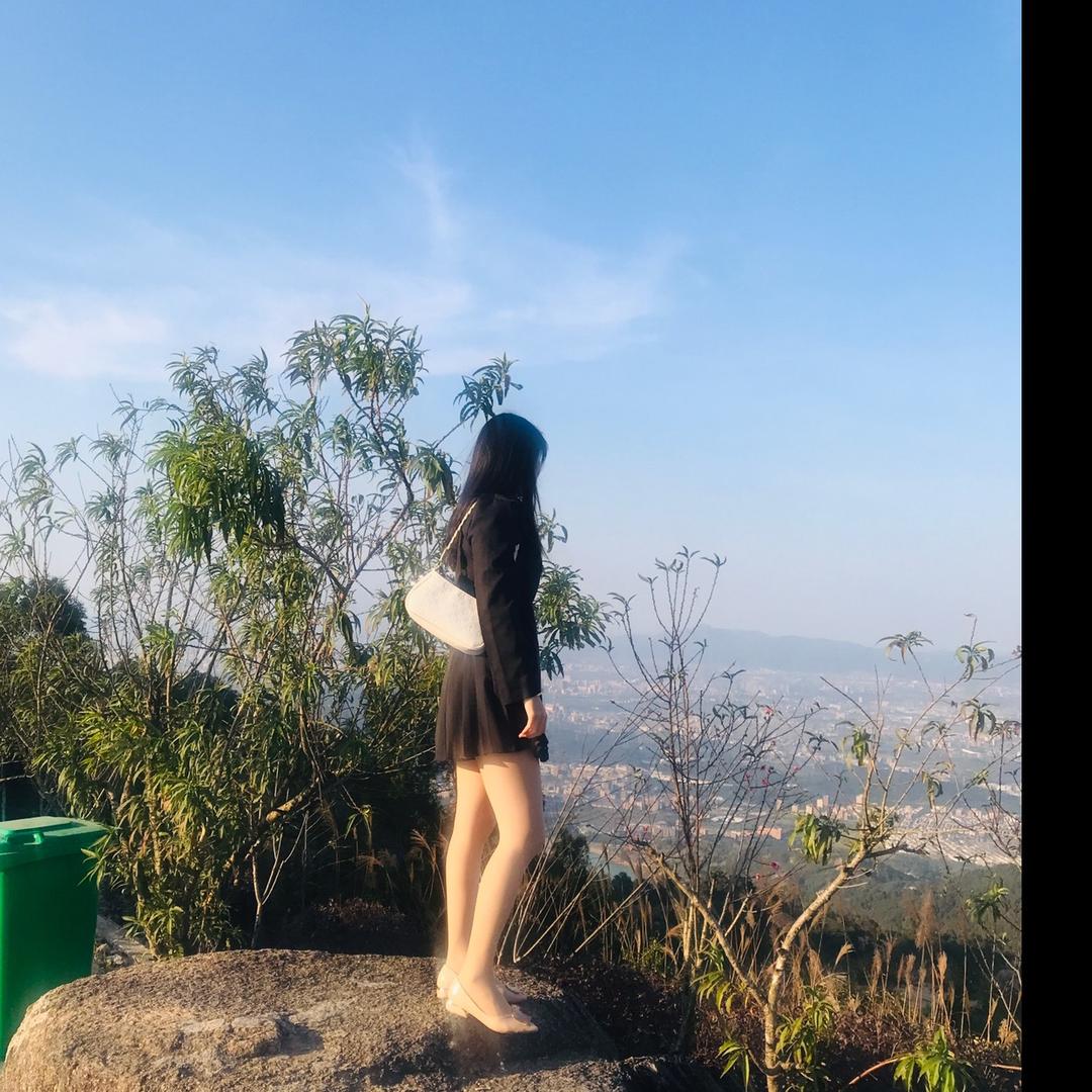 黄妮
