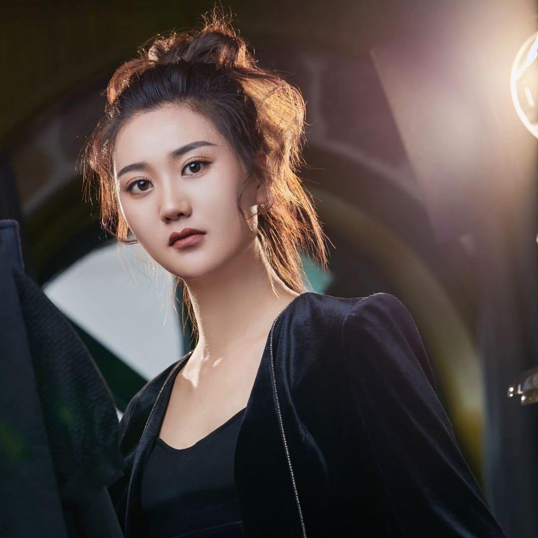 临河茹妆美锈黄钰淇
