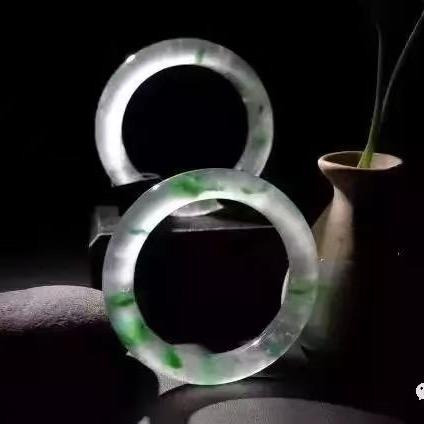 翠二代翡翠手镯工厂定制