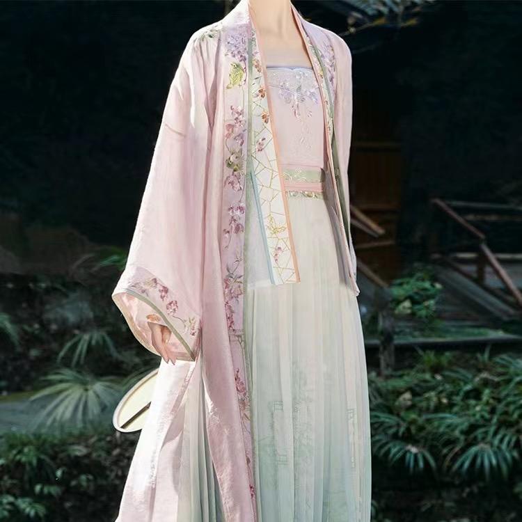 朝云辞汉服店