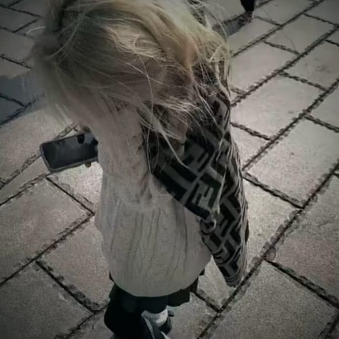 你说痛苦是场雨