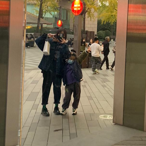 朱红服装店