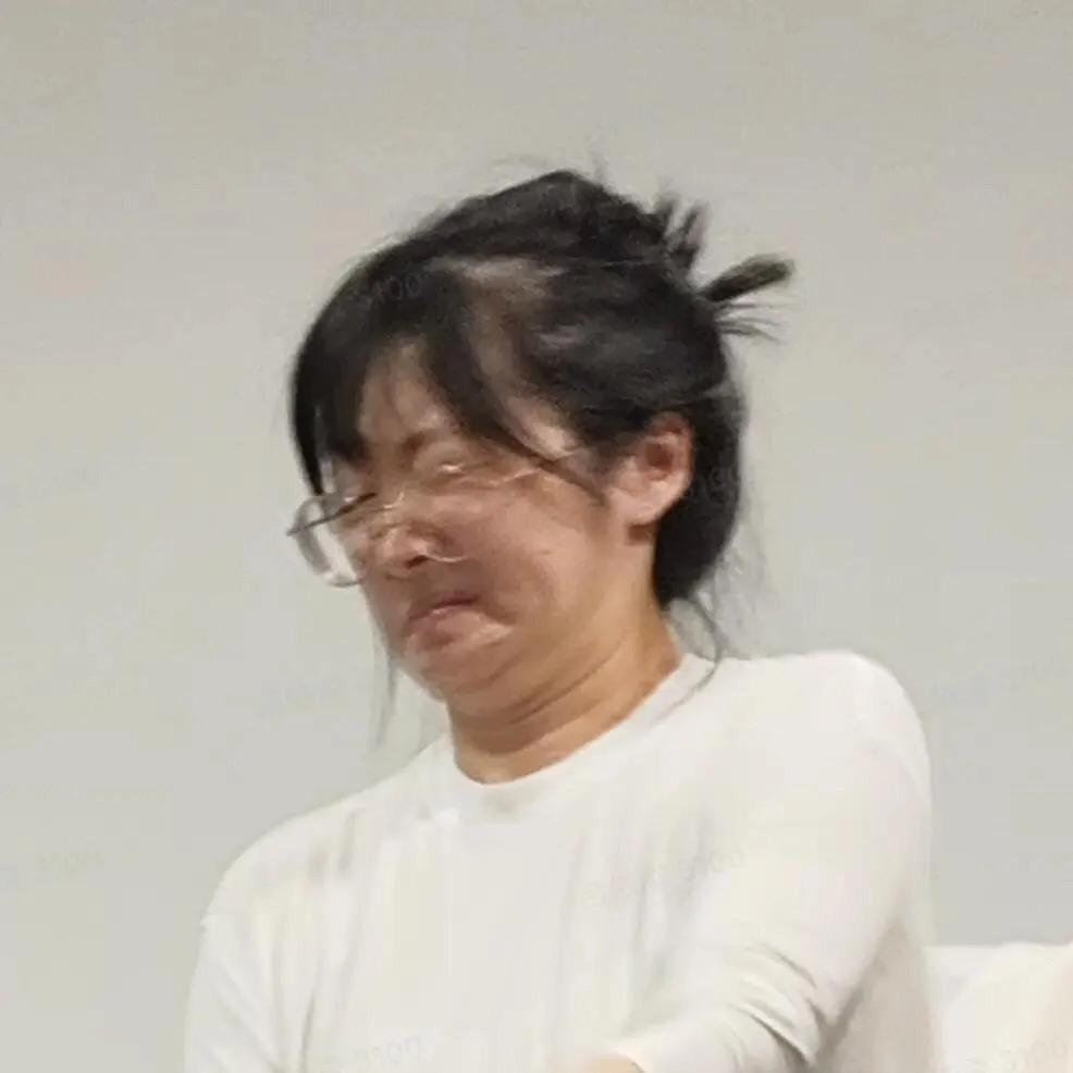 吕依凌Olivia