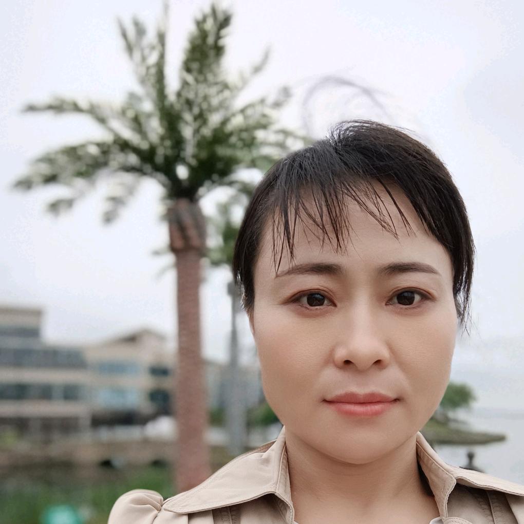 大脸女人