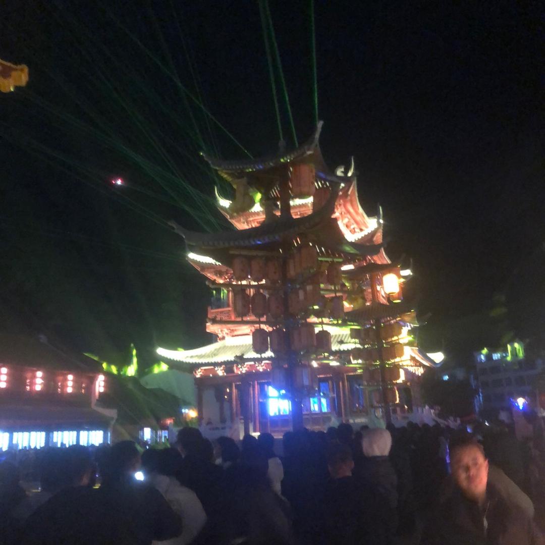 江-东