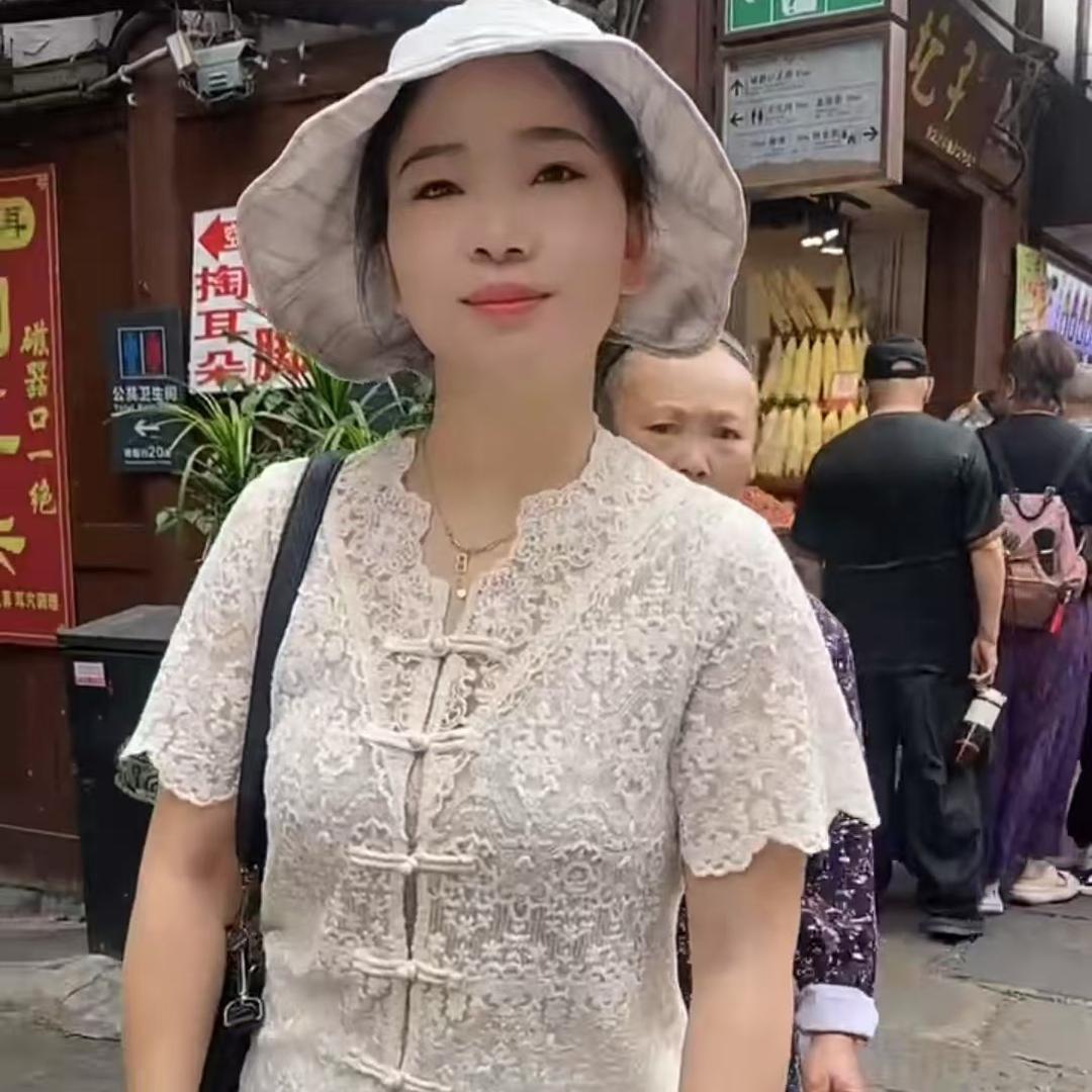 小菊爱唱歌