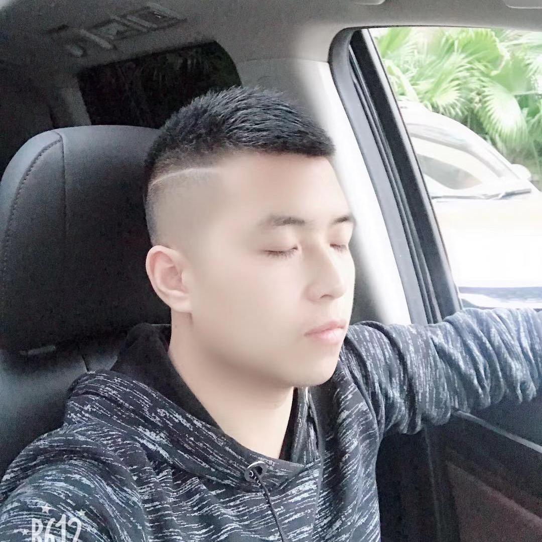 小哥玩车