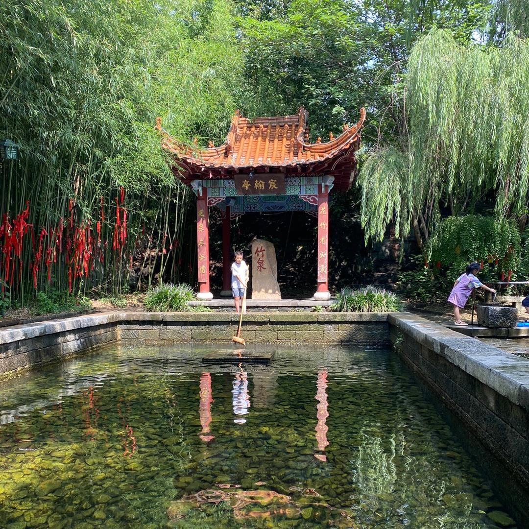 竹泉村红石寨旅游区