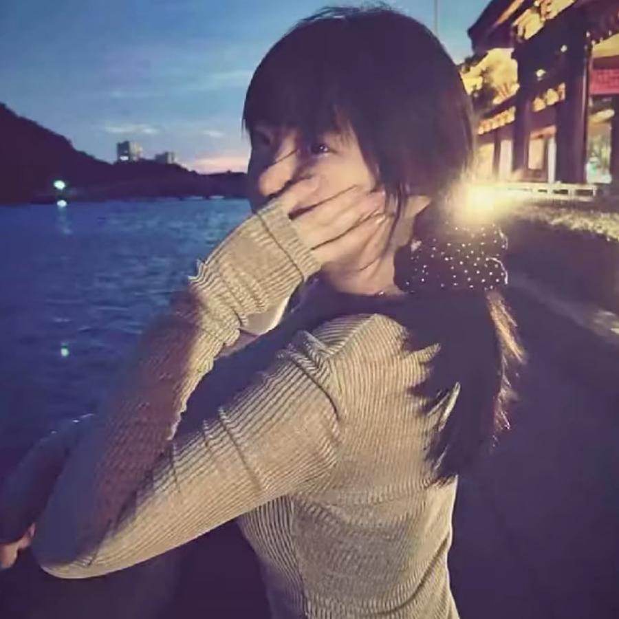 是斯不是思头像