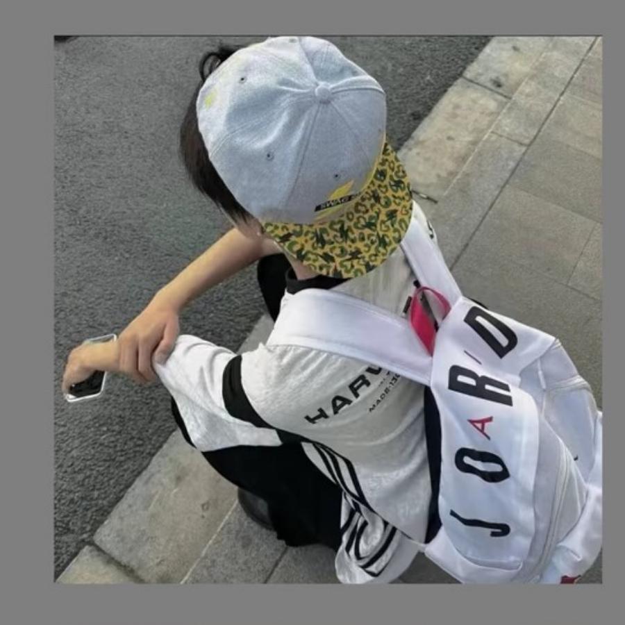 女