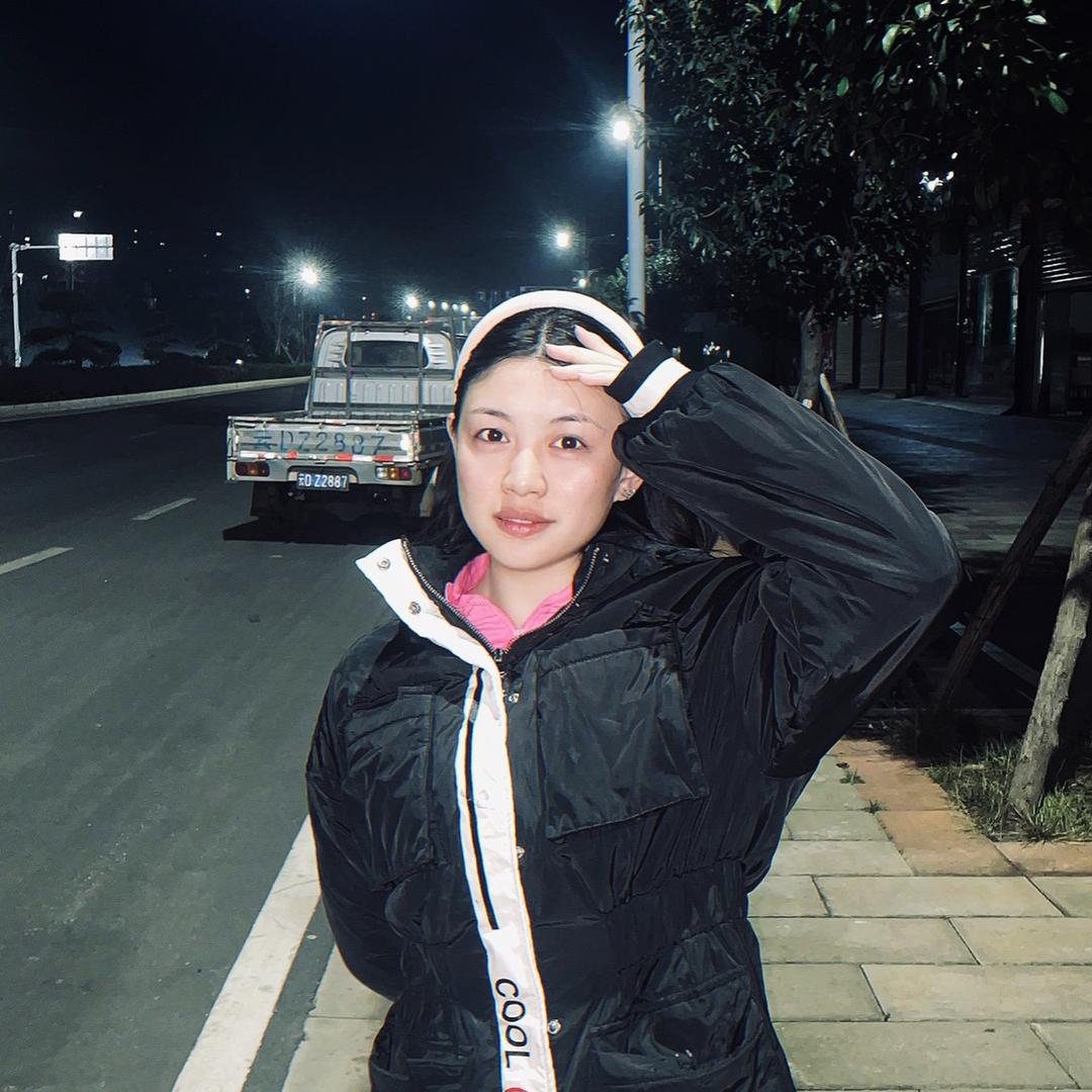 蓝桉少女
