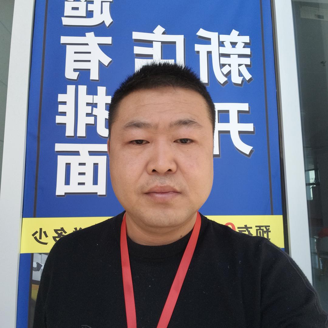 爱玩游戏的游泳教练