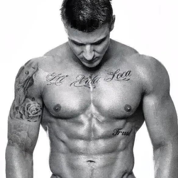 จุ๊บ玩世不恭