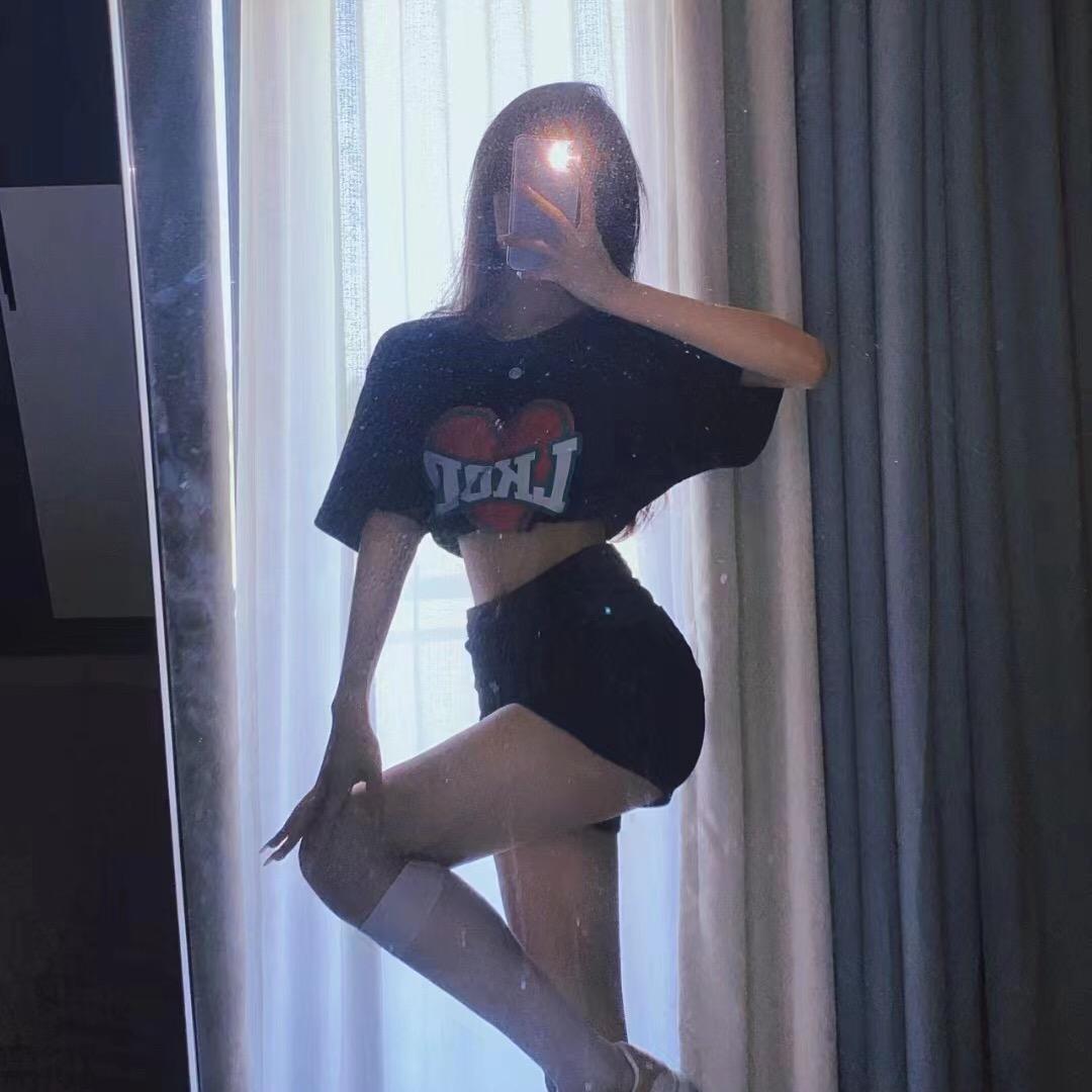 偷偷看你一秒