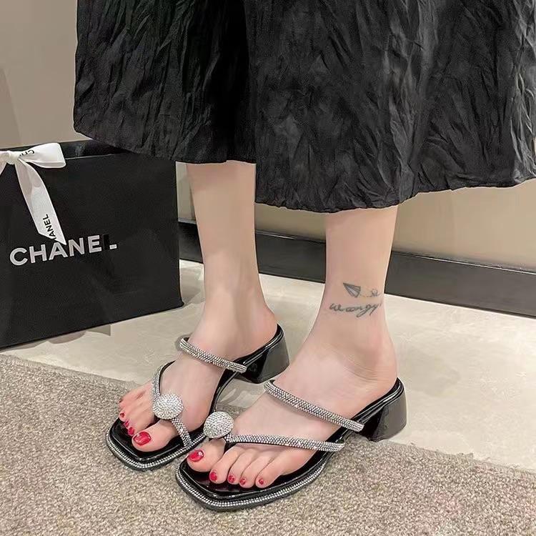 品牌女鞋特卖店