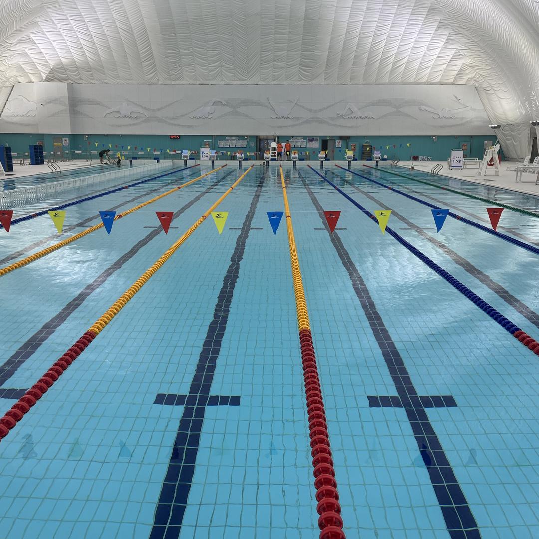 黄河科技学院游泳馆张教练