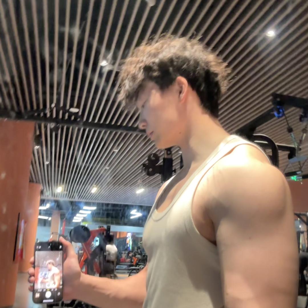 肌械师新都店-刘教练