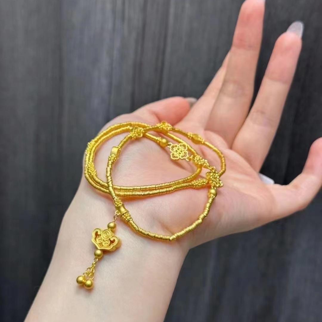 卖珠宝的小姐姐