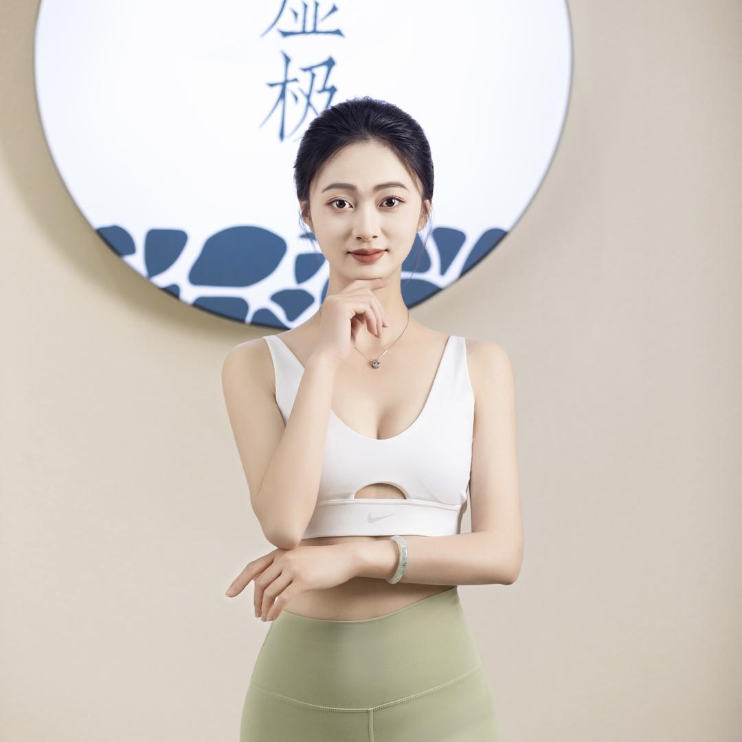 子一瑜伽若馨老师