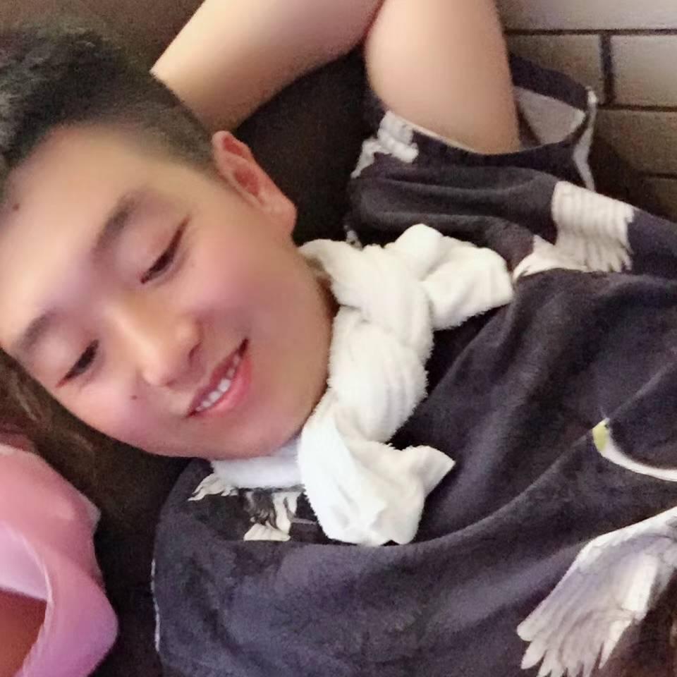 依然很直溜