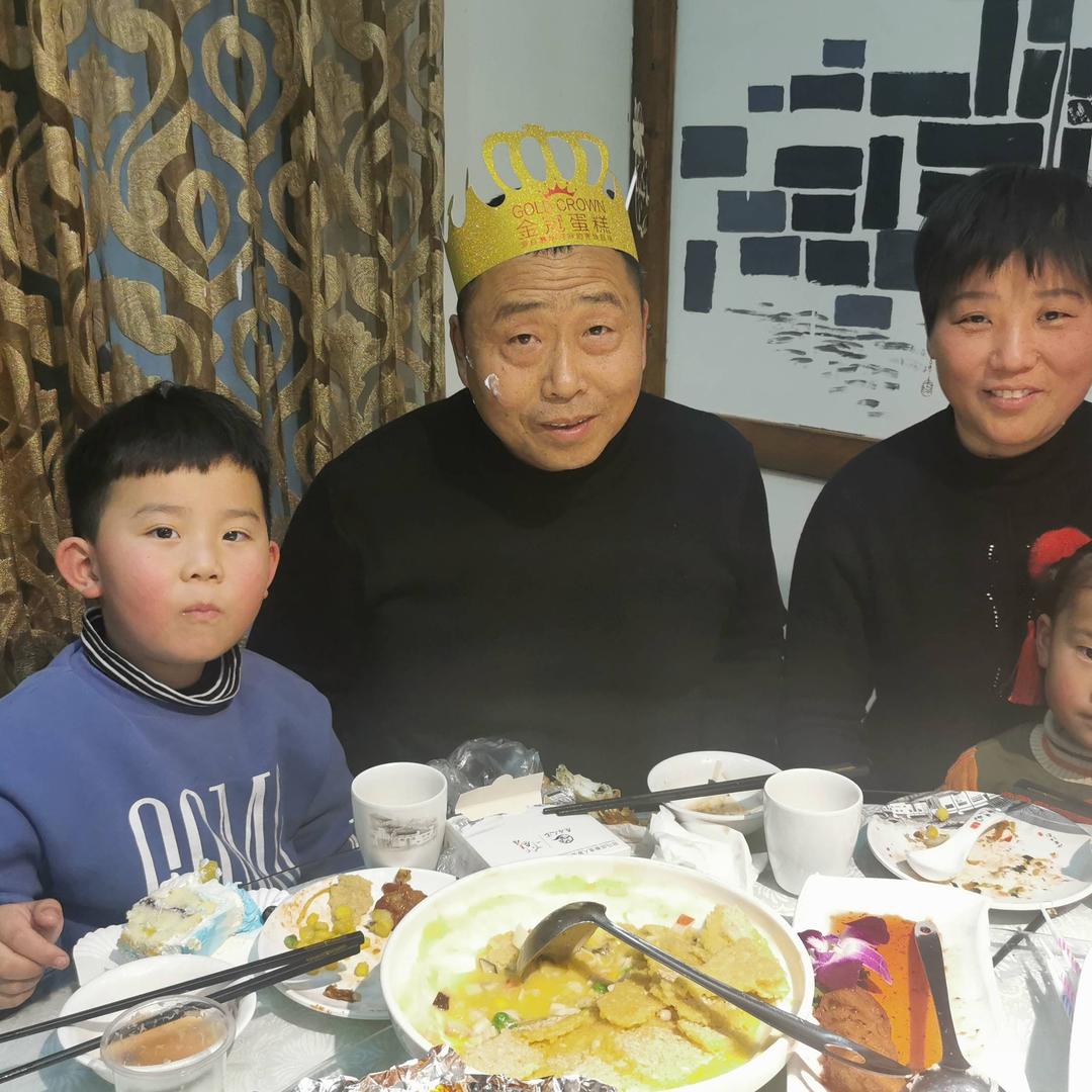 幸福美满的一家人