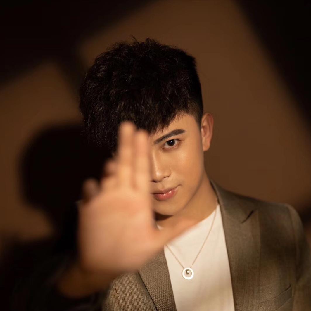 奋斗的小九龙🎤@抖音