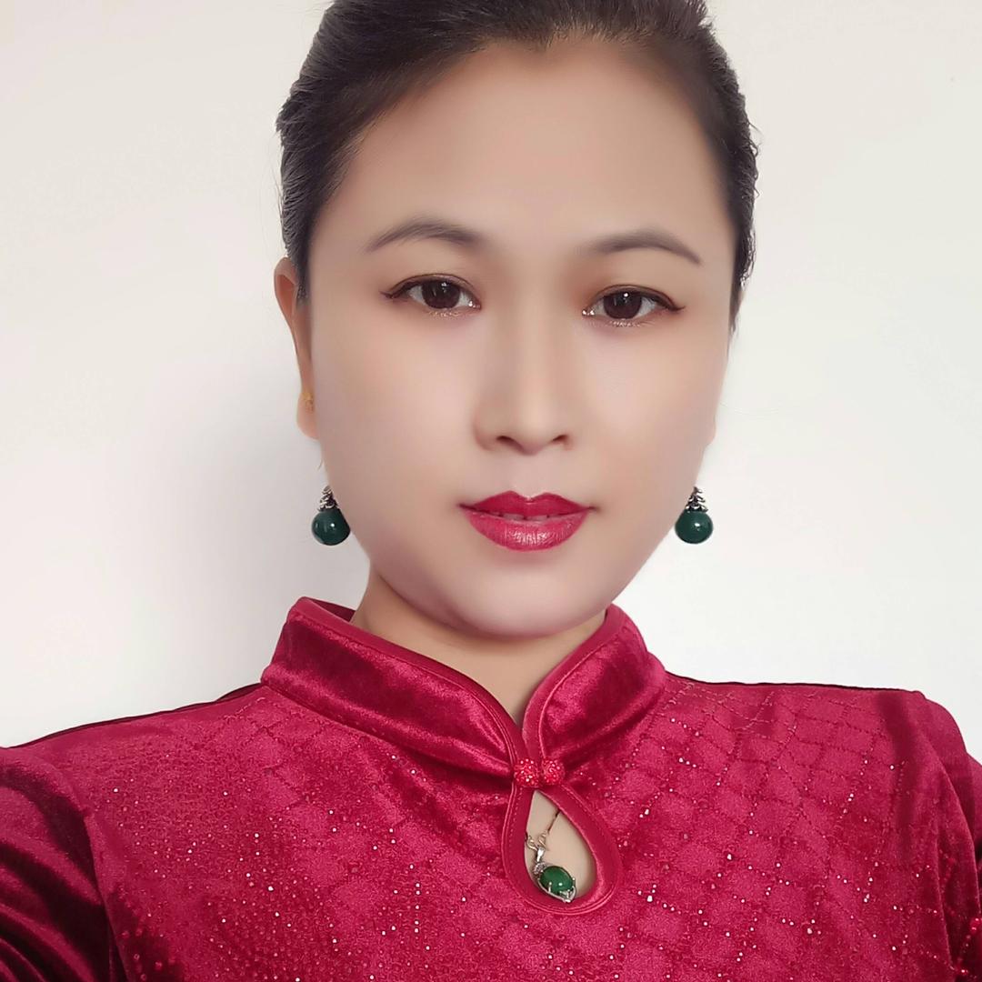荣荣艾依美