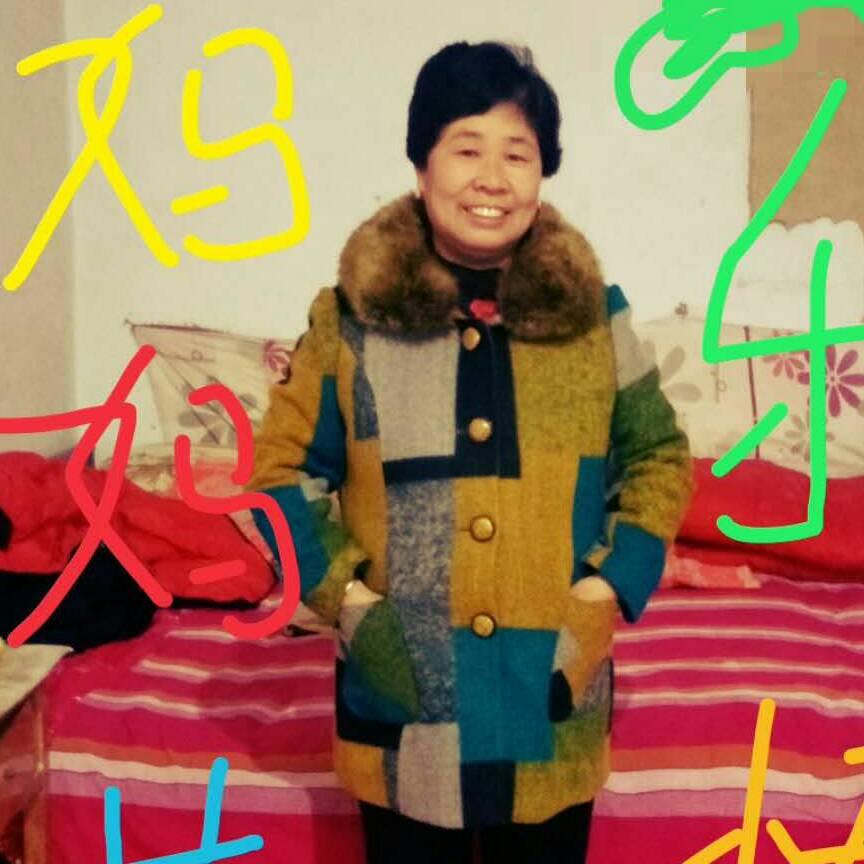 子孙满堂！开心老太太