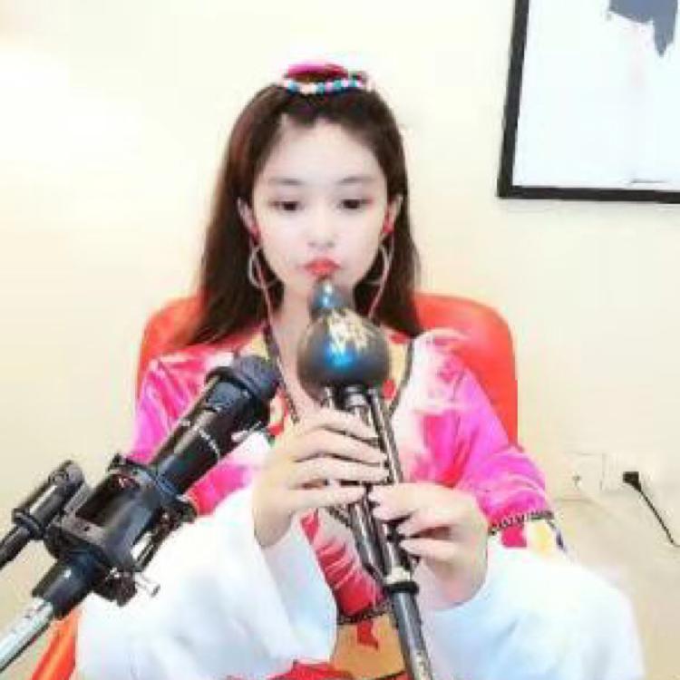 野蛮女友依依G舞乐器