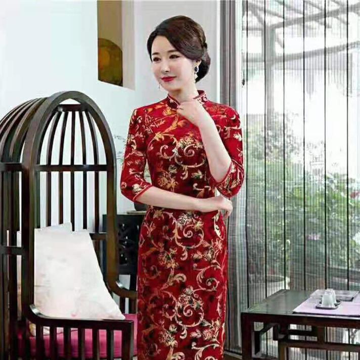 霞彩时尚美装店