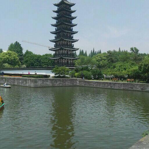 蓝色的河堤