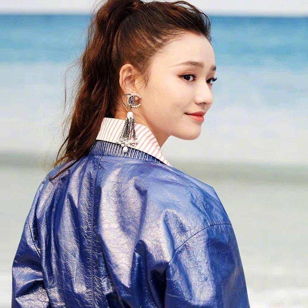 皮夹克的老妈